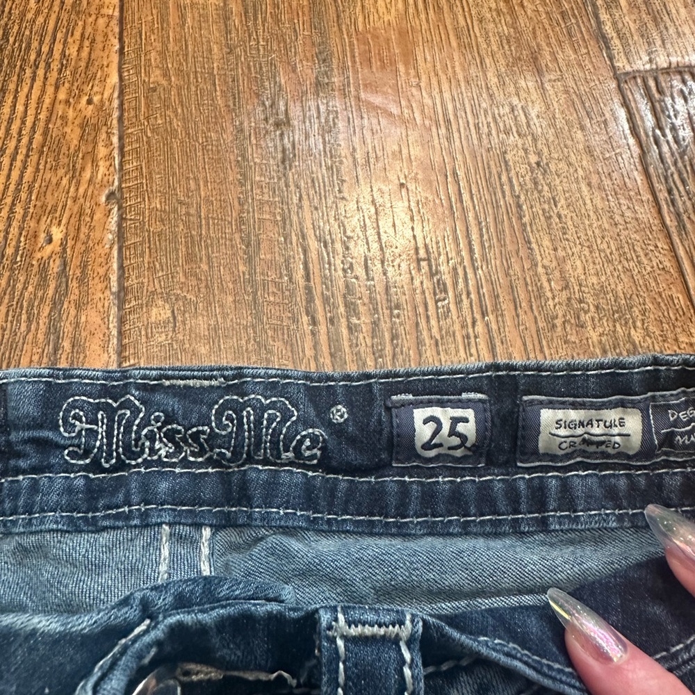 Miss Me Women's Cropped Jeans with Silver Embellishments - Picture 4 of 9